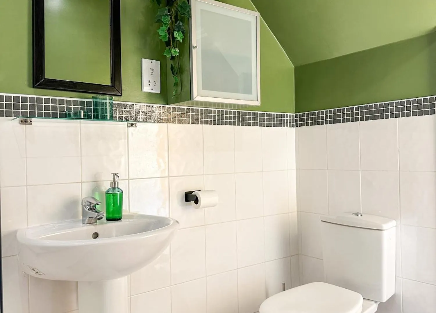 2 Bed - 2 Bath - Duplex Apartment Next To Lbu-Headingley Centre-Ycc Arena-Families-Relocators Meanwood