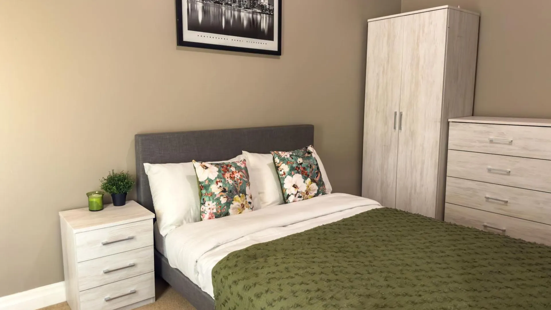2 Bed - 2 Bath - Duplex Apartment Next To Lbu-Headingley Centre-Ycc Arena-Families-Relocators Meanwood