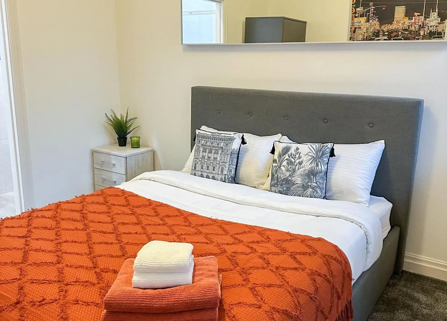 2 Bed - 2 Bath - Duplex Apartment Next To Lbu-Headingley Centre-Ycc Arena-Families-Relocators Meanwood United Kingdom