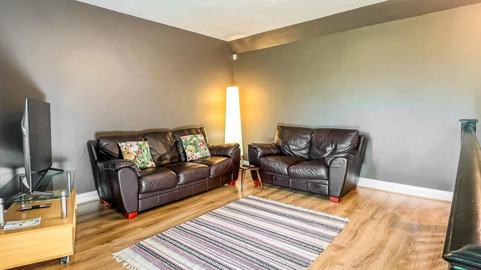 2 Bed - 2 Bath - Duplex Apartment Next To Lbu-Headingley Centre-Ycc Arena-Families-Relocators Meanwood